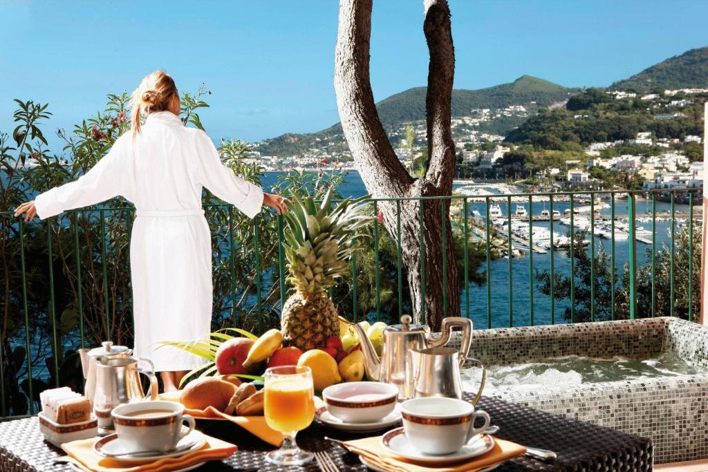 Deluxe Double or Twin Room with Balcony and Sea View,130856063:JPEG