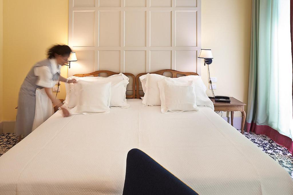 Double or Twin Room with Sea View,703782649:JPEG